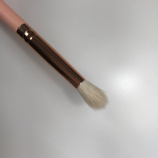 C04 - Medium Crease Brush