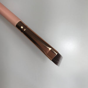 E02 - Medium Angled Brush